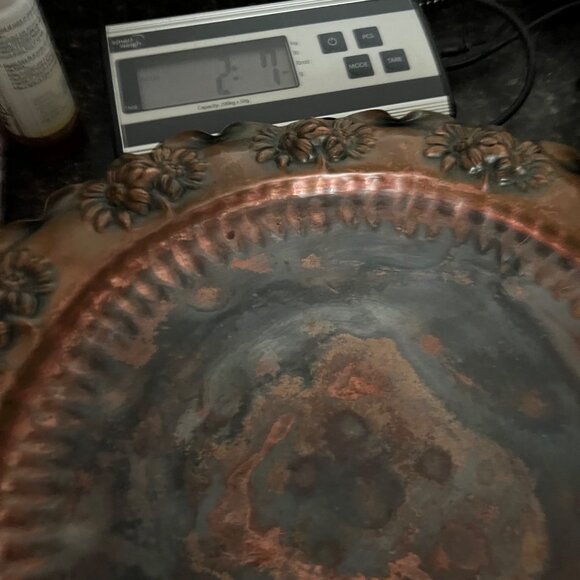 Two Antique Embossed Solid Copper Plates Retro Daisy Pattern - Picture 10 of 10